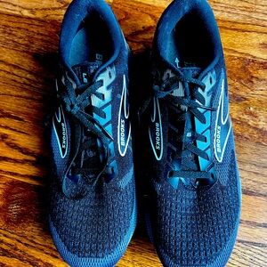 Brooks Levitate Womens Running Shoe 10